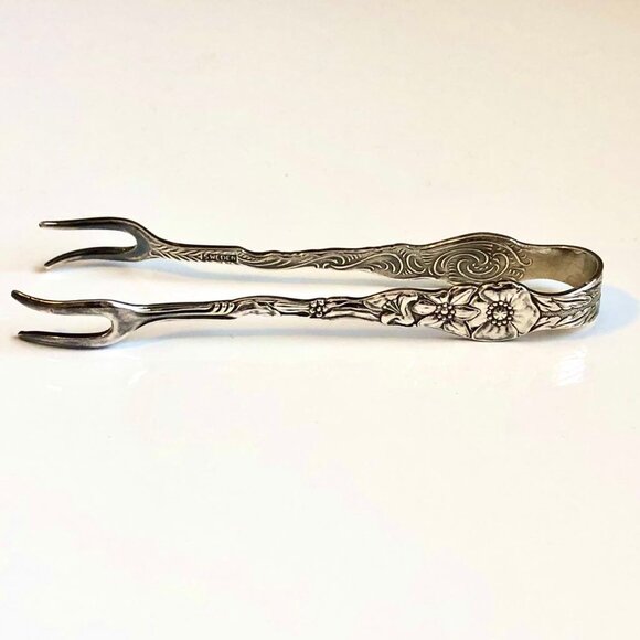 Antique Nils Johan Sweden Silver Plate Petite Forked Sugar Tongs Amsterdam Flora - Picture 7 of 9